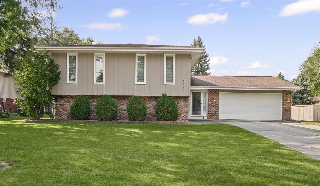 1609 Erin Dr., Normal, IL 61761