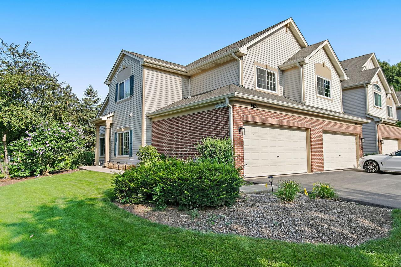 142 Southwicke Dr. #A, Streamwood, IL 60107