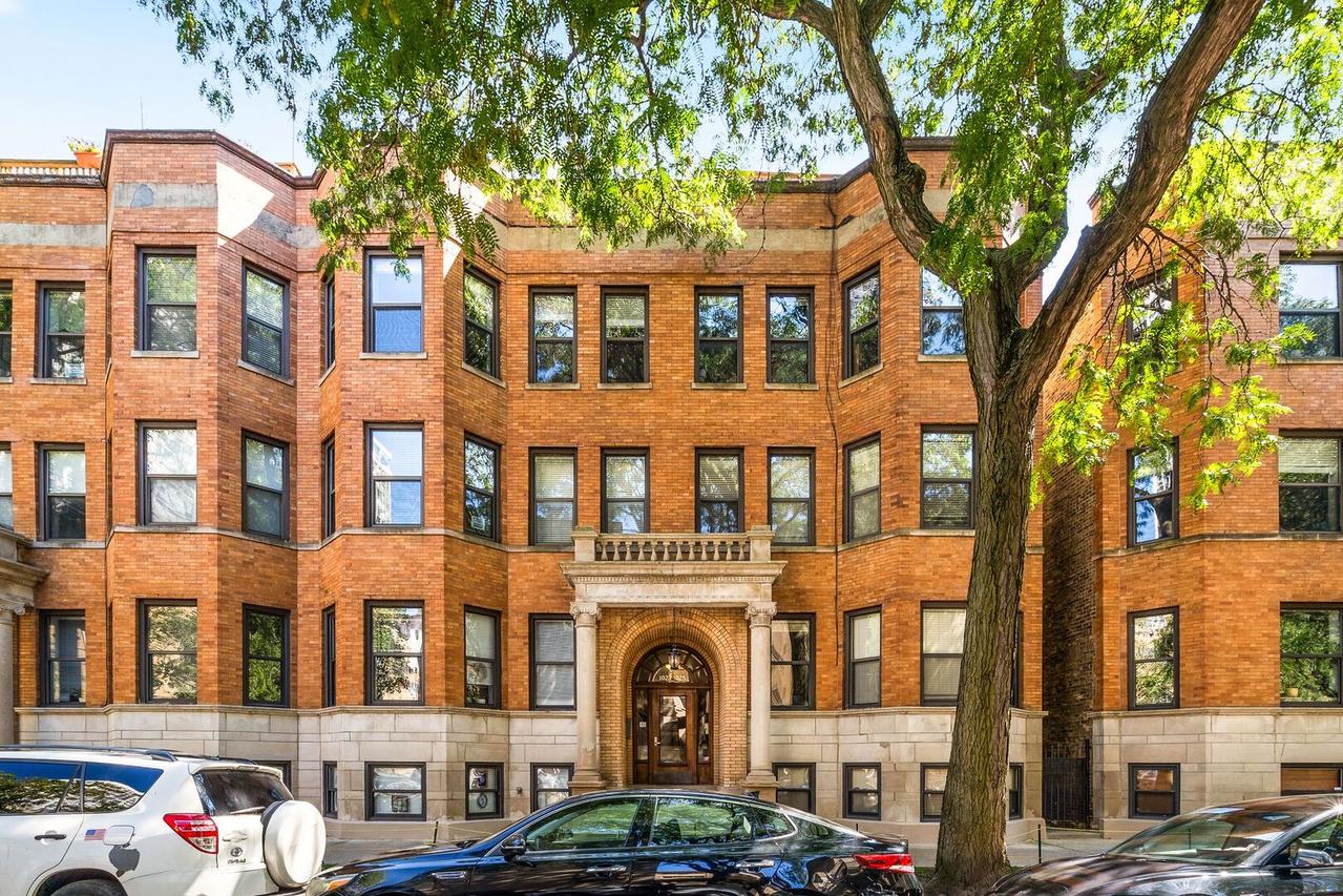 1025 W Balmoral Ave. #2B, Chicago, IL 60640