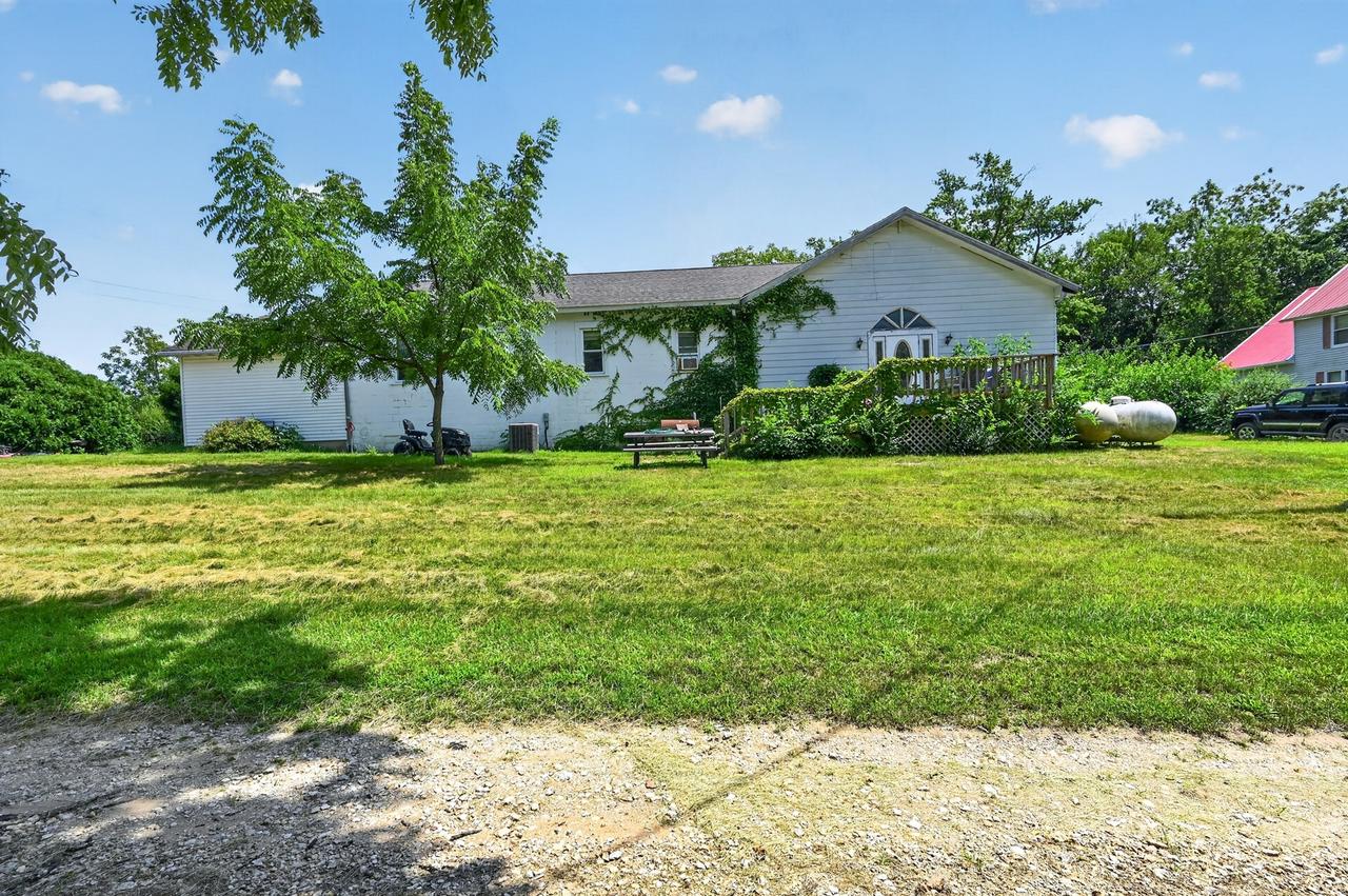 2067 Shaw Rd., Amboy, IL 61310