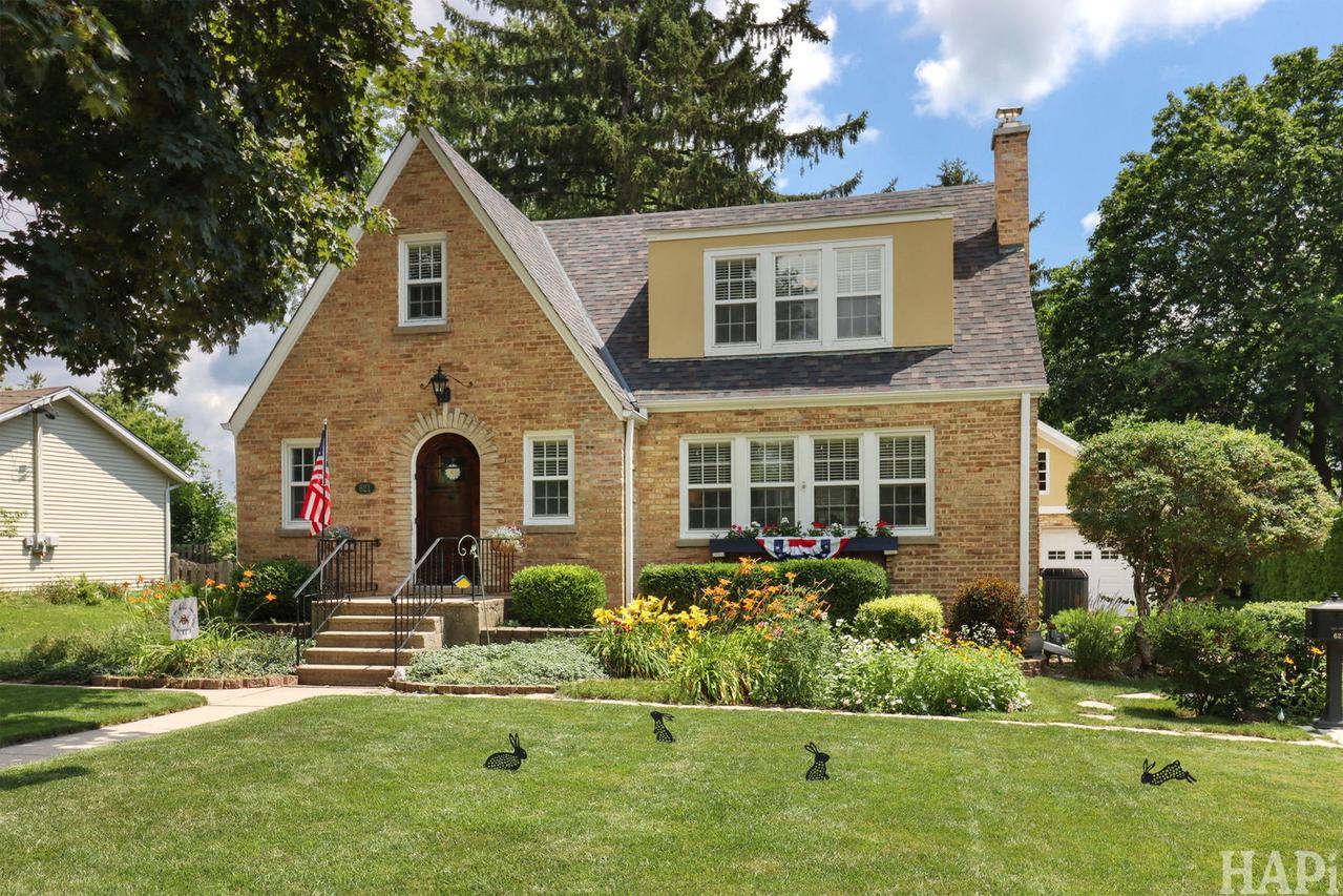 621 Parkway Ave., Antioch, IL 60002
