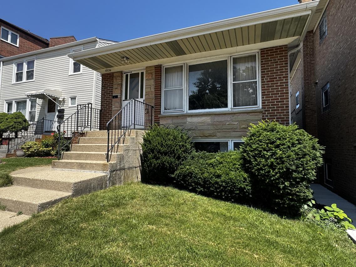 6534 Gunnison St., Harwood Heights, IL 60706