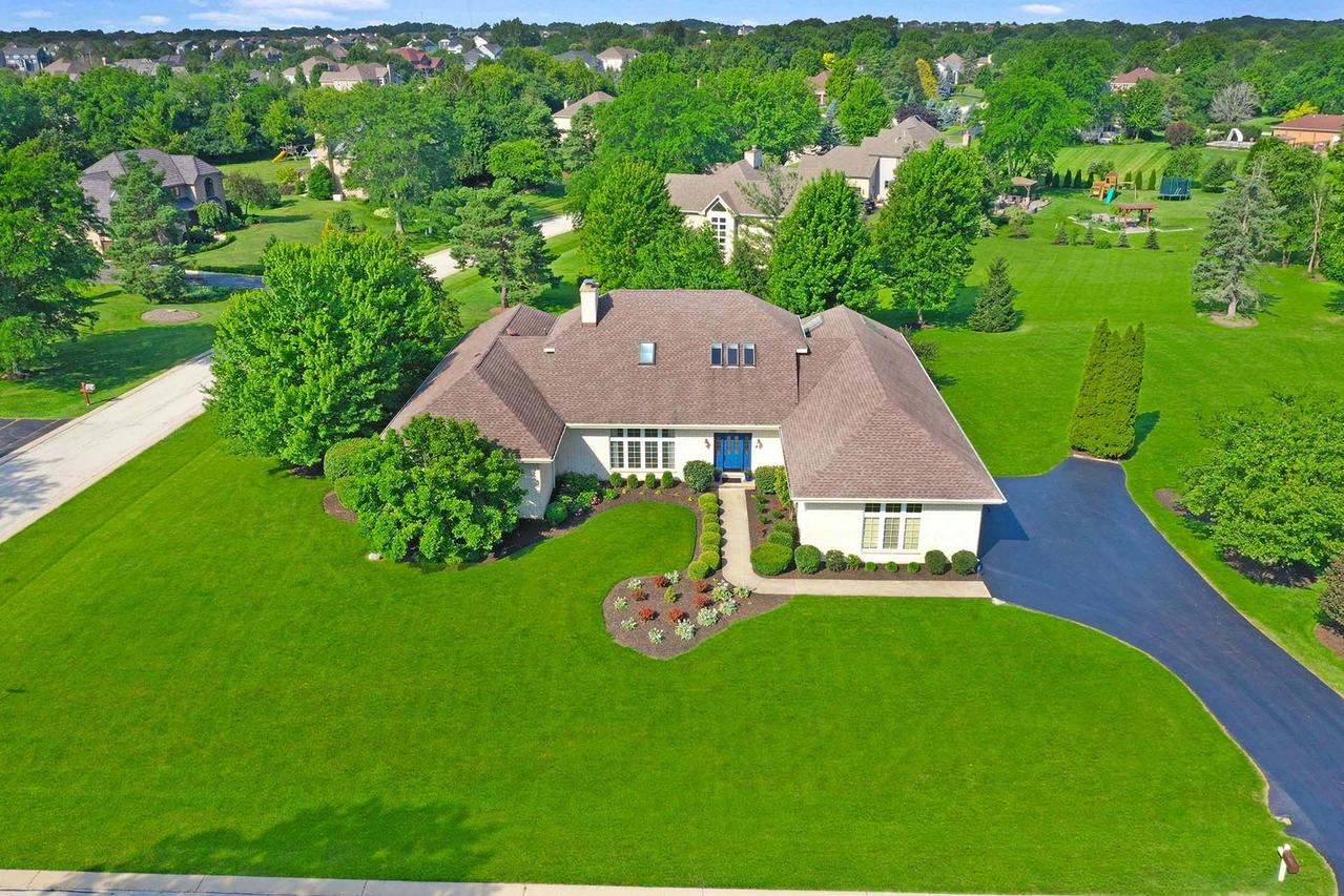 185 Peregrine Ln., Hawthorn Woods, IL 60047