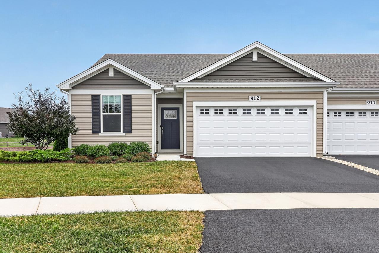 912 Homerton Blvd., North Aurora, IL 60542