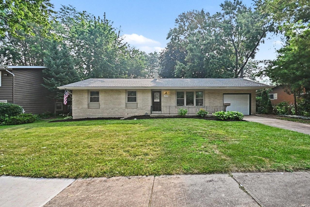 209 Maureen Dr., Elgin, IL 60123