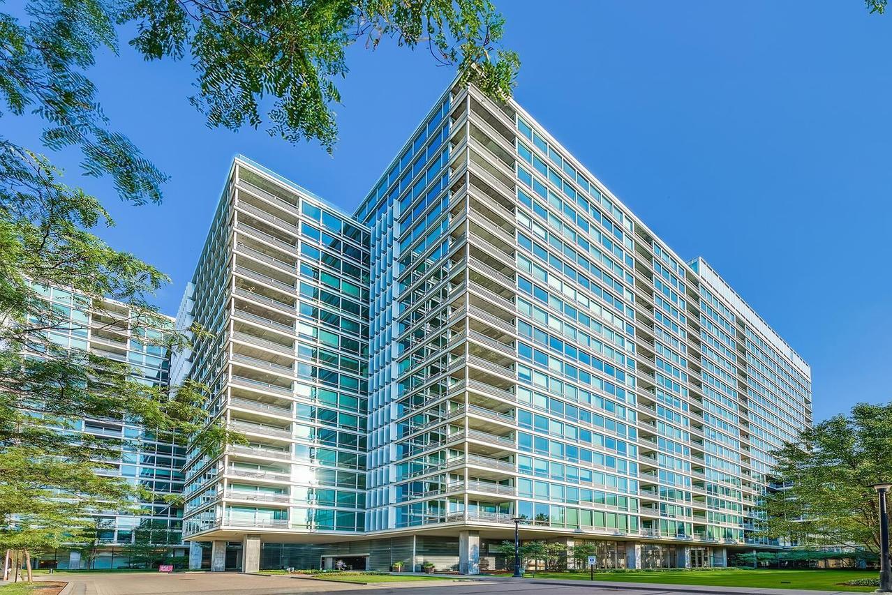 9715 Woods Dr. #1403, Skokie, IL 60077