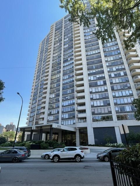 3930 N Pine Grove Ave. #707, Chicago, IL 60613