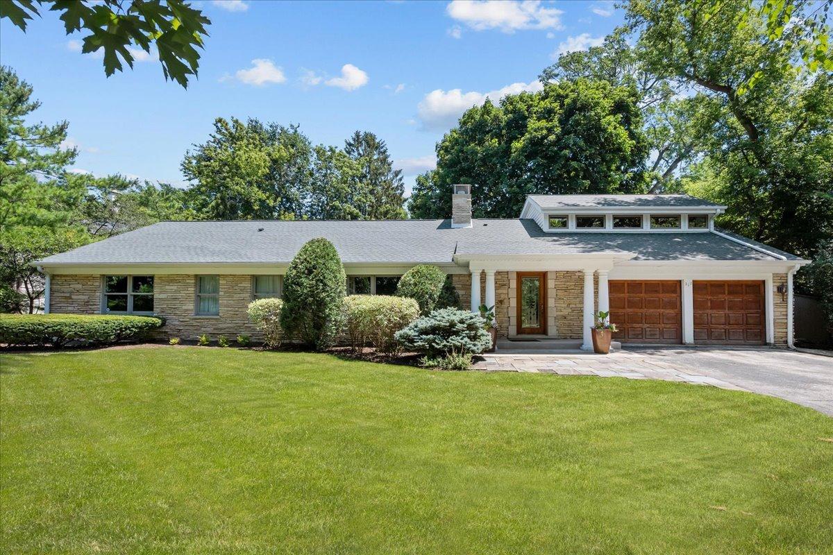 310 Linden Park Pl., Highland Park, IL 60035