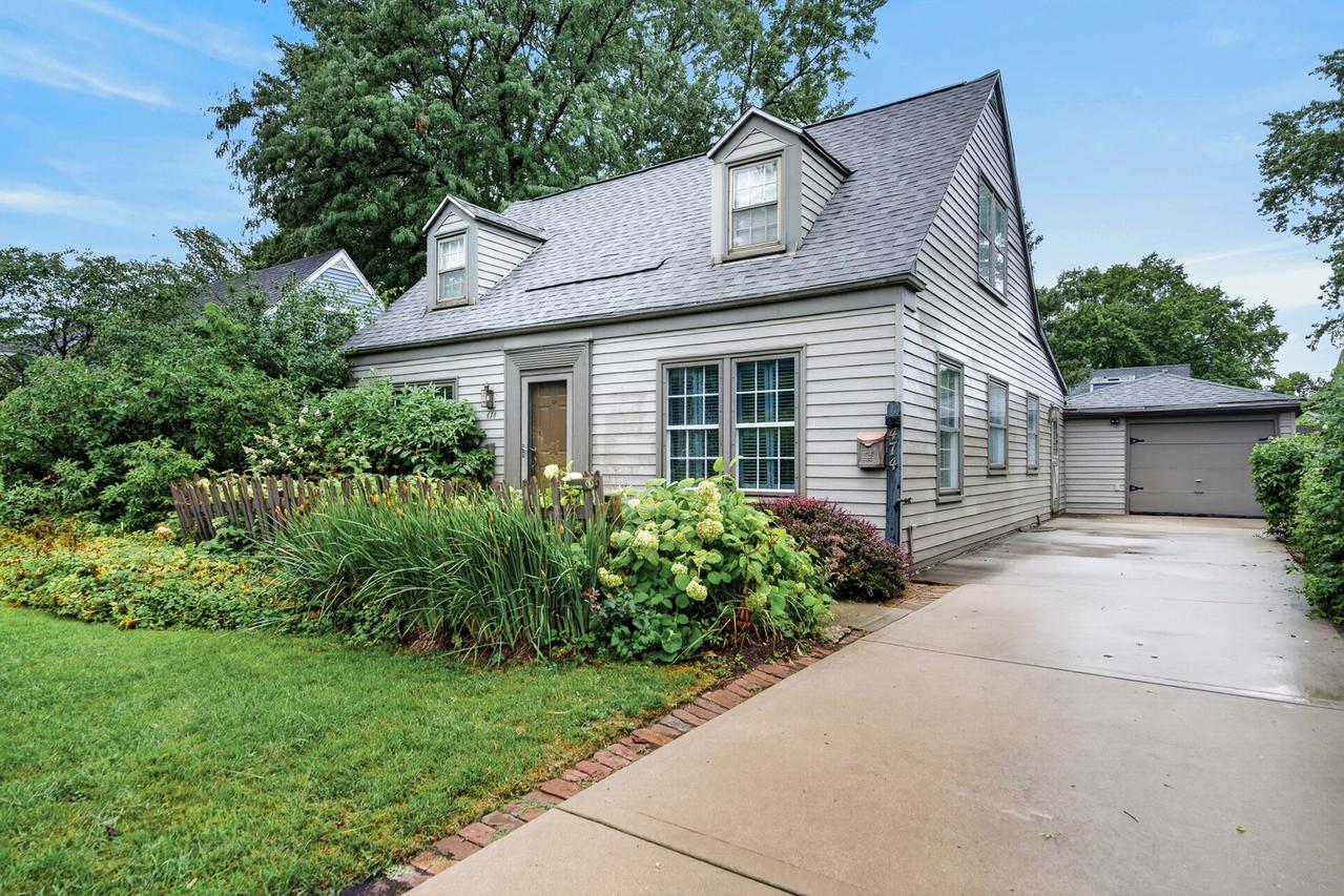 474 Sunset Dr., Elgin, IL 60123