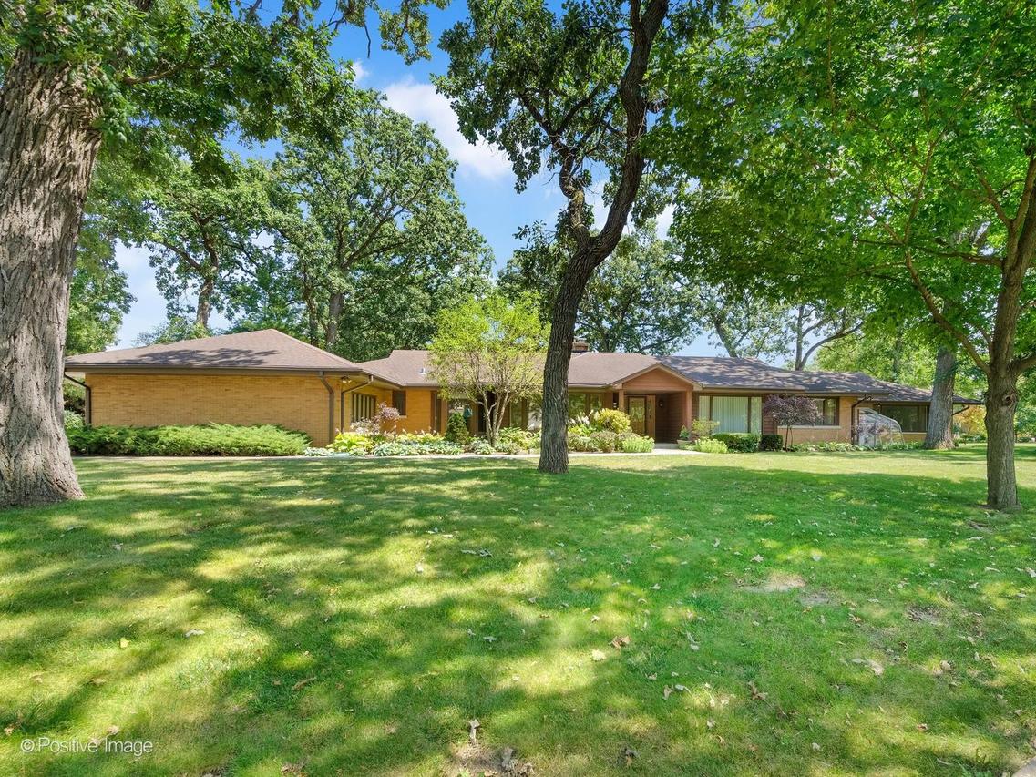 659 Leslie Ct., Carol Stream, IL 60188