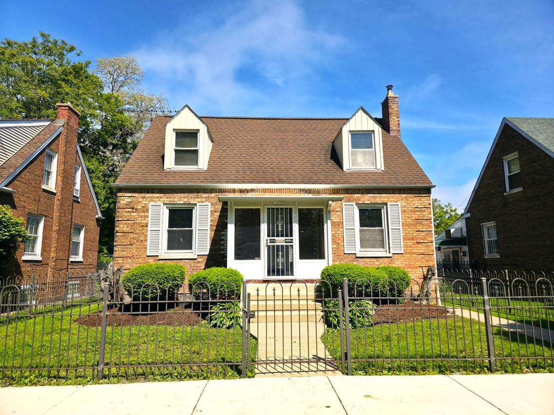 10055 S Oglesby Ave., Chicago, IL 60617