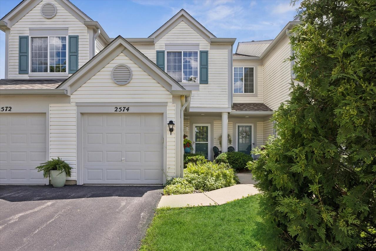 2574 Arcadia Cir., Naperville, IL 60540