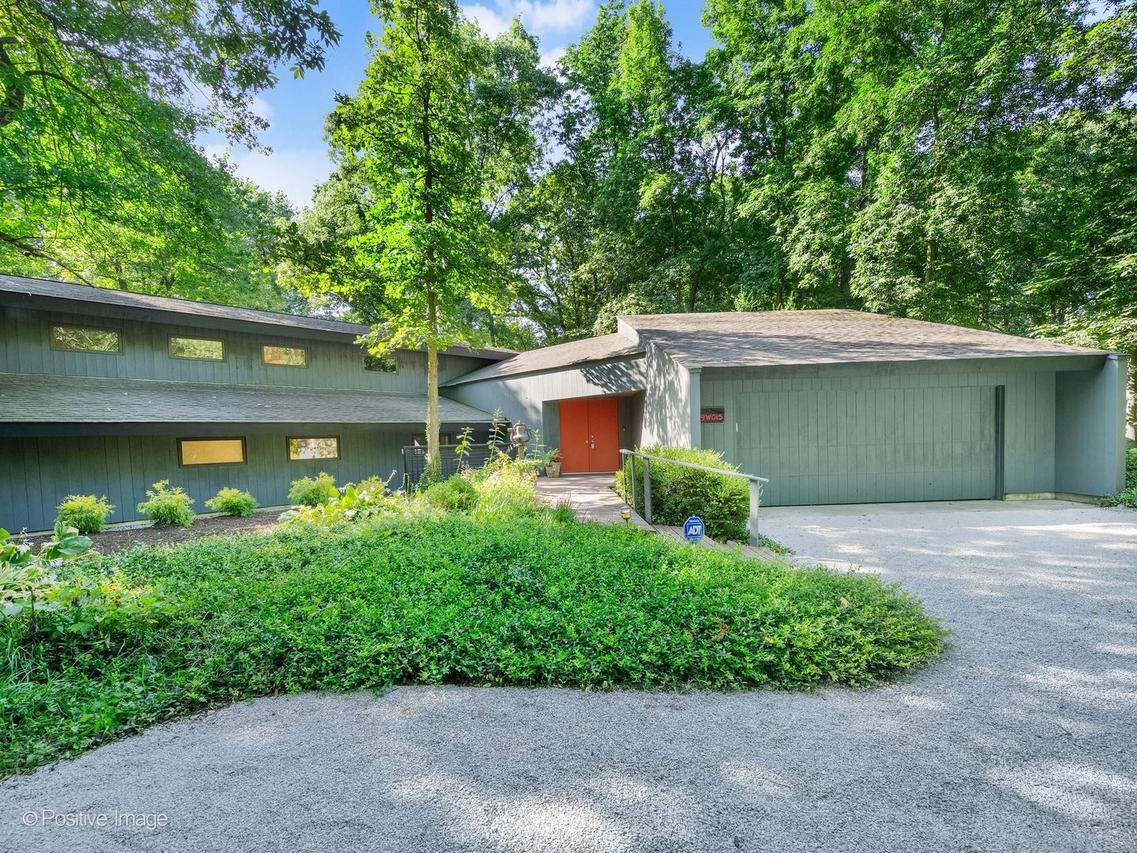 29W015 Forest Ln., Warrenville, IL 60555