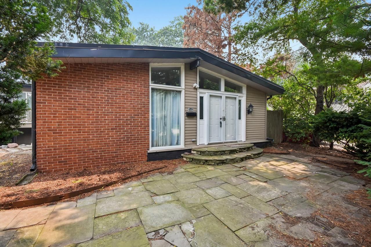 385 Anne Ter., Wheeling, IL 60090