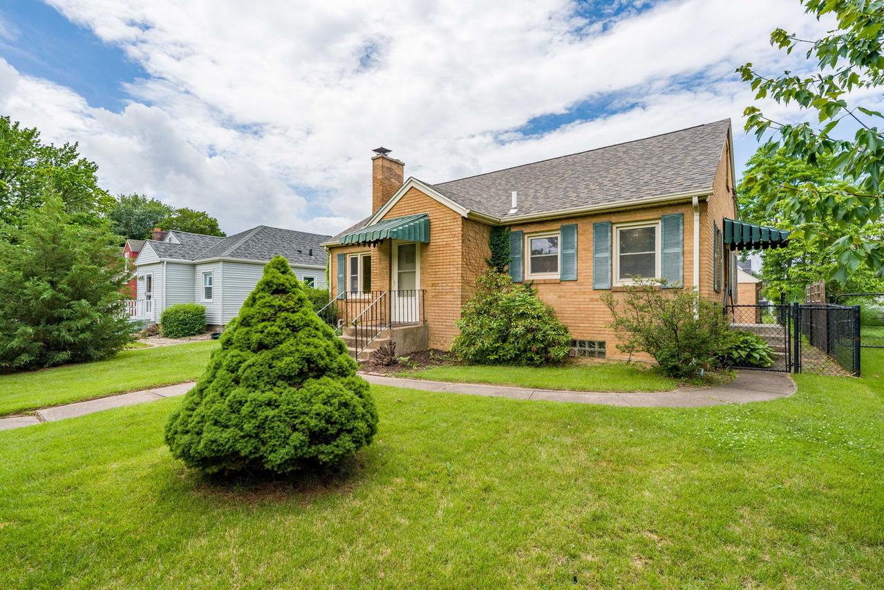 2627 9th St., Moline, IL 61265