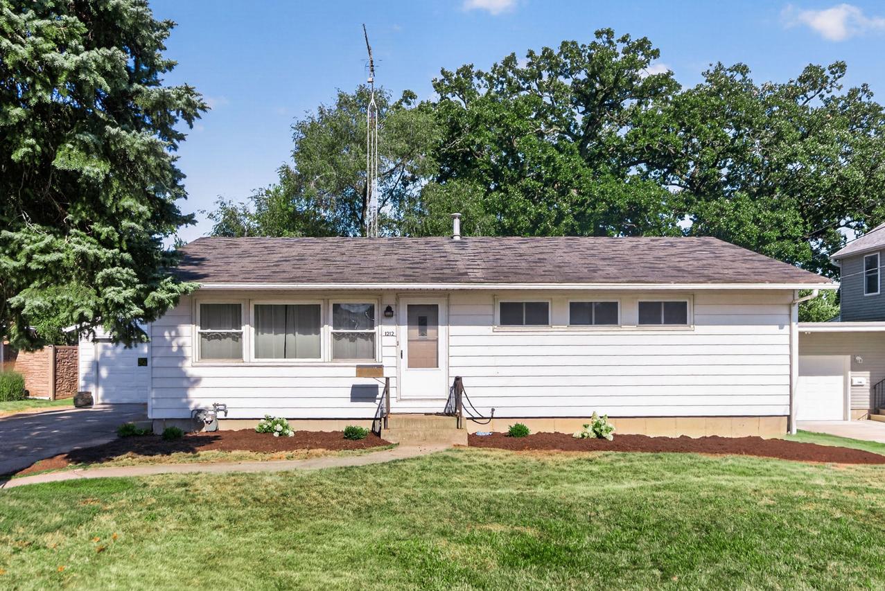 1212 N 1st St., Dekalb, IL 60115