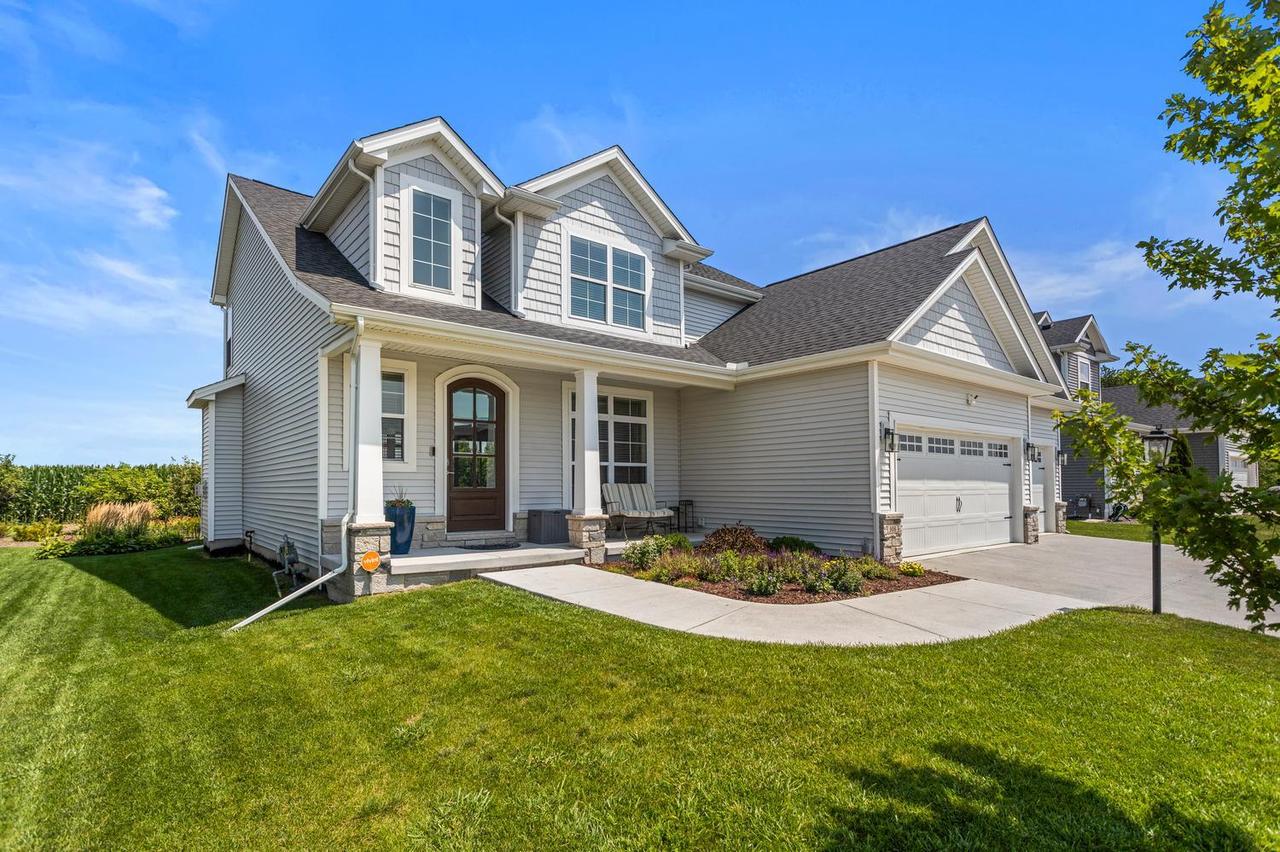 906 Declaration Dr., Savoy, IL 61874