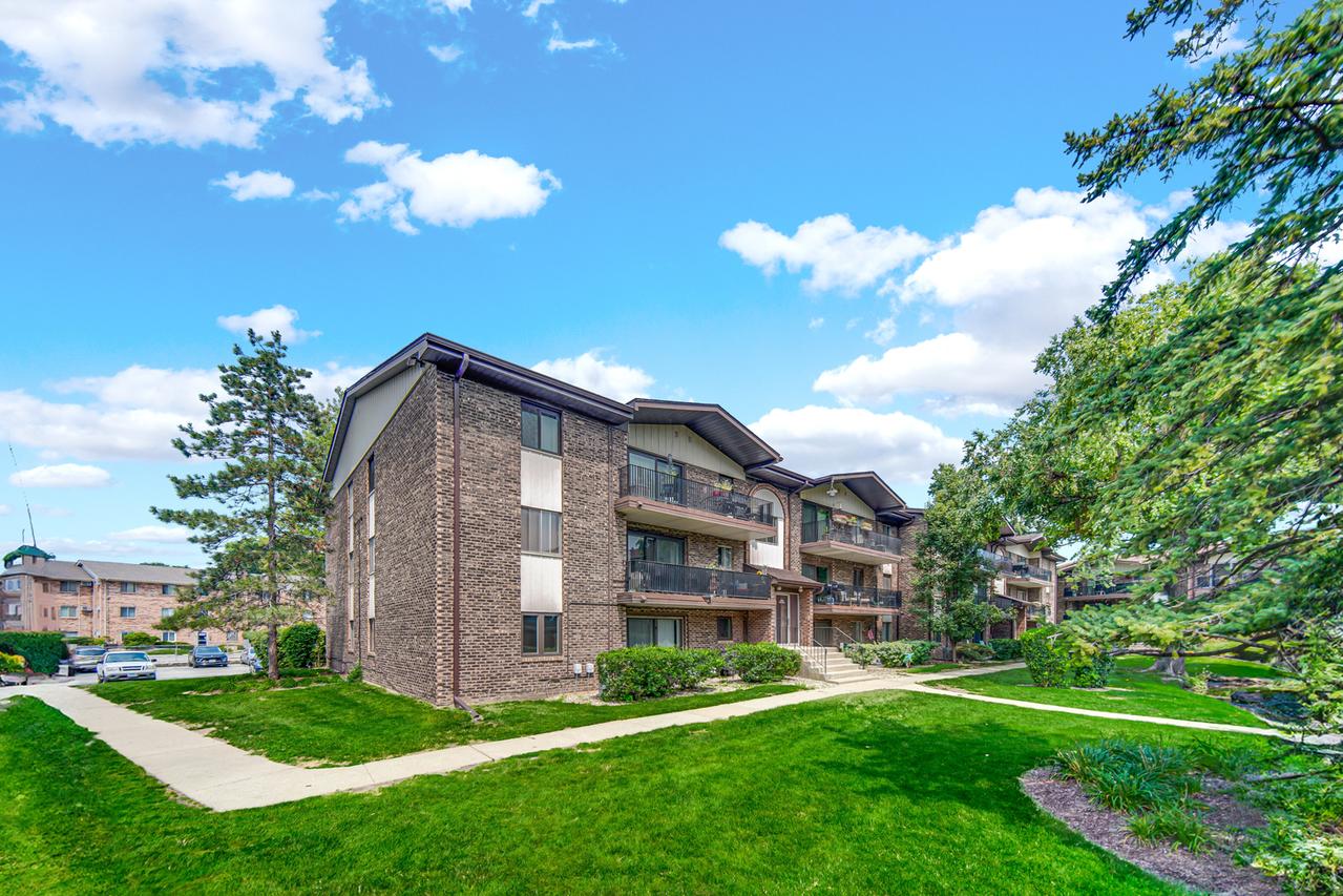 13913 James Dr. #1021, Crestwood, IL 60418