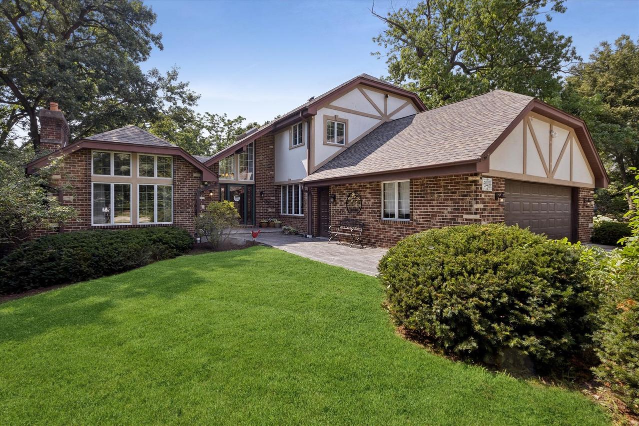 6418 Big Bear Ct., Indian Head Park, IL 60525