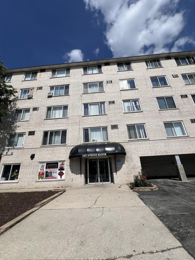 1227 S Harlem Ave. #210, Berwyn, IL 60402
