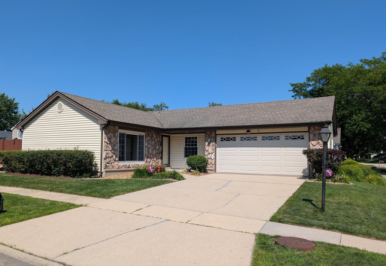 1 Oak Meadow Ct., Streamwood, IL 60107