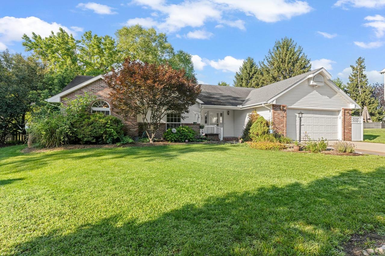 1108 Beaver Creek Ln., Mahomet, IL 61853