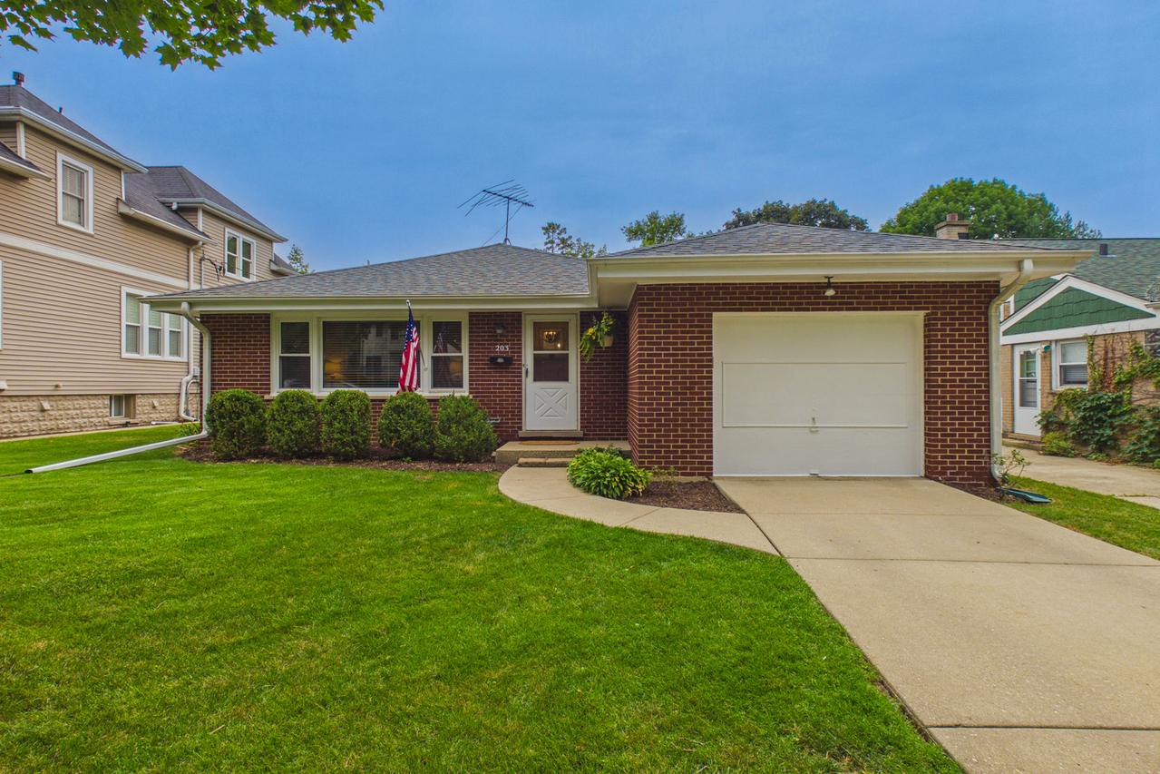 203 S Edward St., Mount Prospect, IL 60056