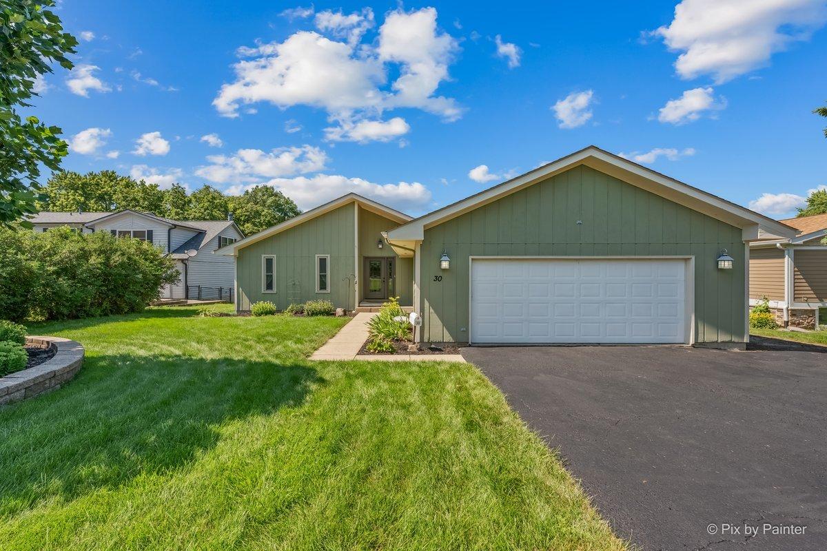 30 Holiday Dr., Lake Holiday, IL 60552