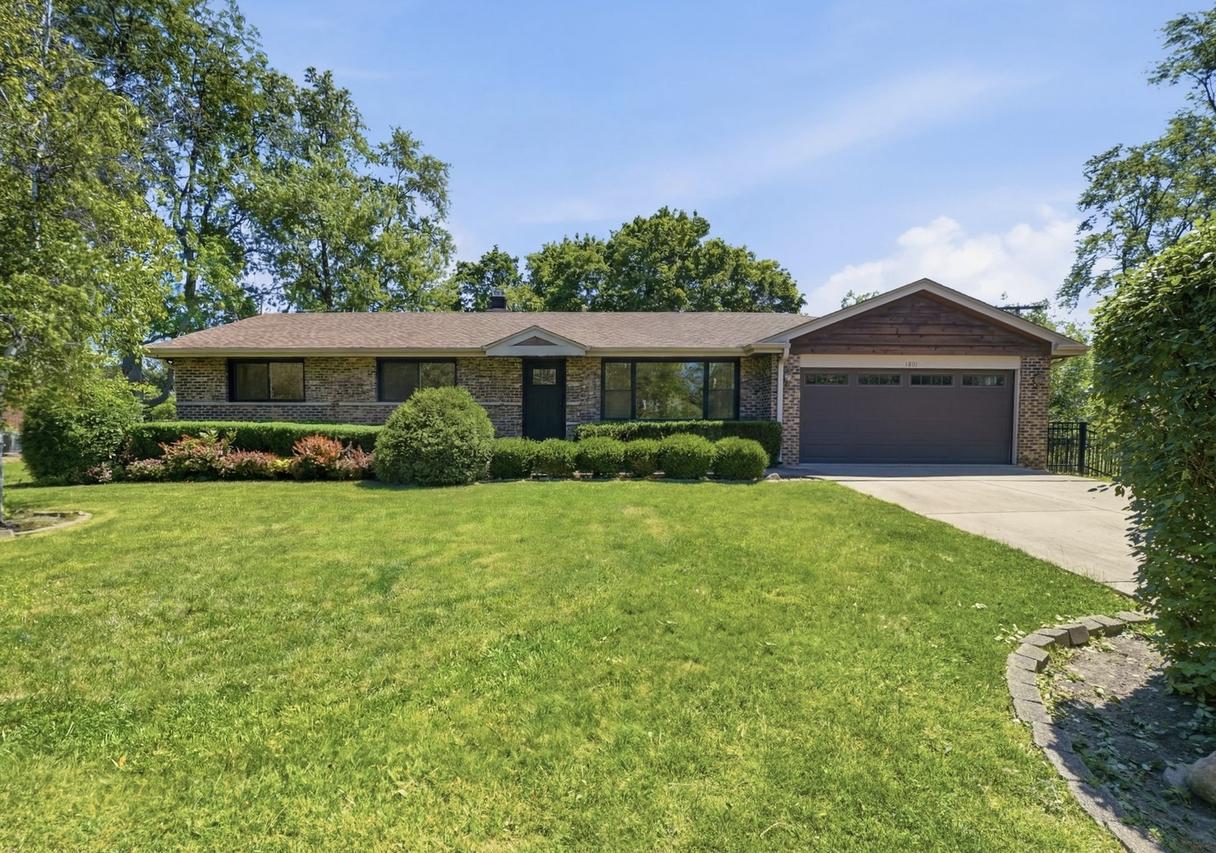 1801 N Iris Dr., Palatine, IL 60074