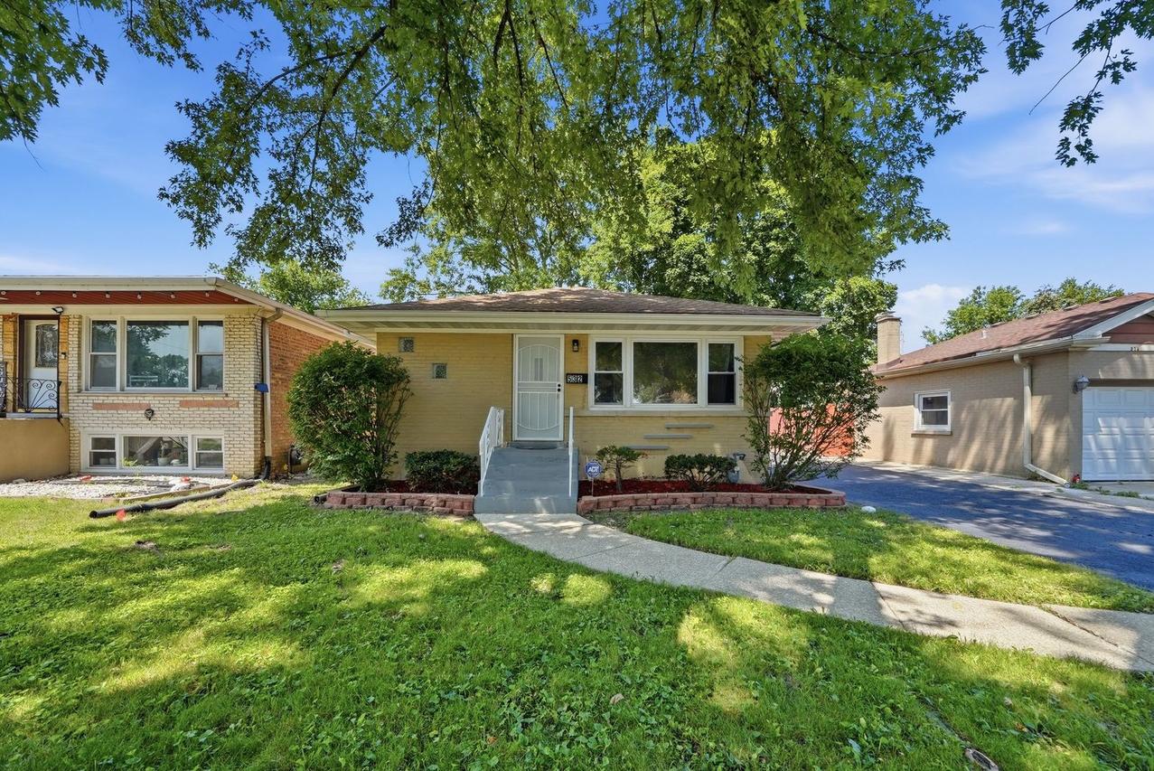 532 Clayton Rd., Hillside, IL 60162