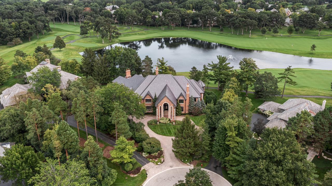 33 Hidden Brook Dr., North Barrington, IL 60010
