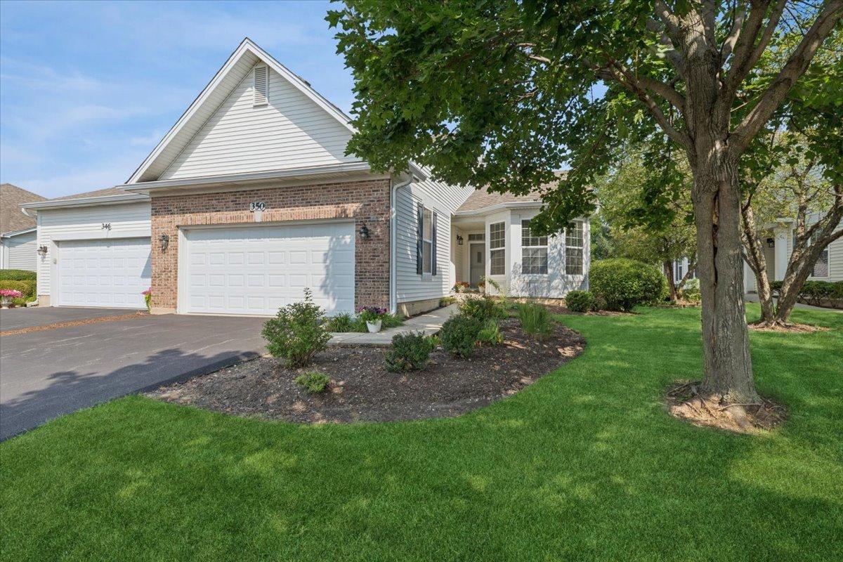350 Woodhill Dr., Carol Stream, IL 60188