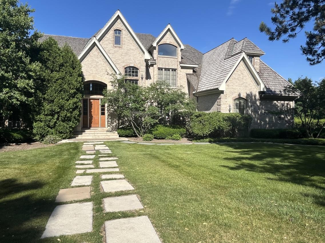 601 Ambriance Dr., Burr Ridge, IL 60527