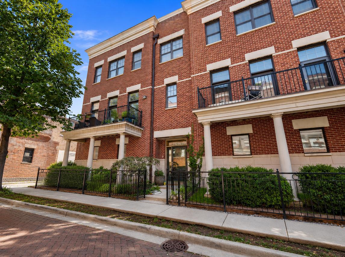 1815 S Prairie Pkwy., Chicago, IL 60616