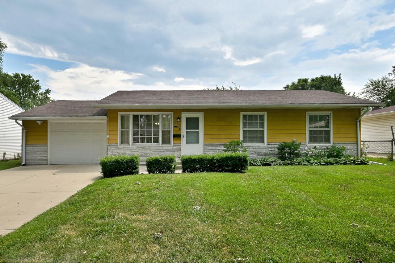 1675 Evergreen Ave., Hanover Park, IL 60133