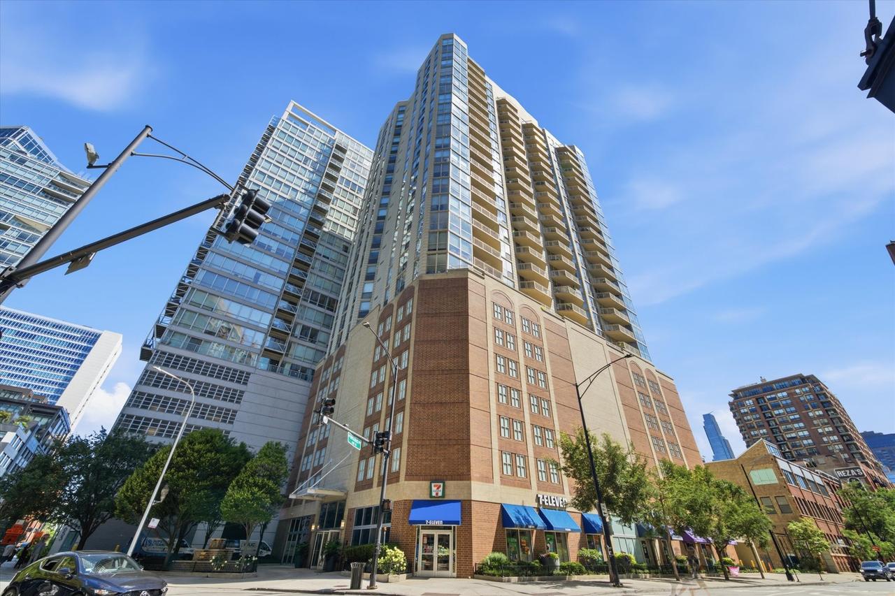 645 N Kingsbury St. #2407, Chicago, IL 60654