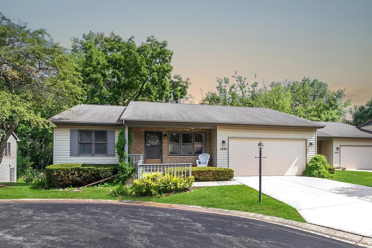 1985 Sandy Creek Dr., Elgin, IL 60123