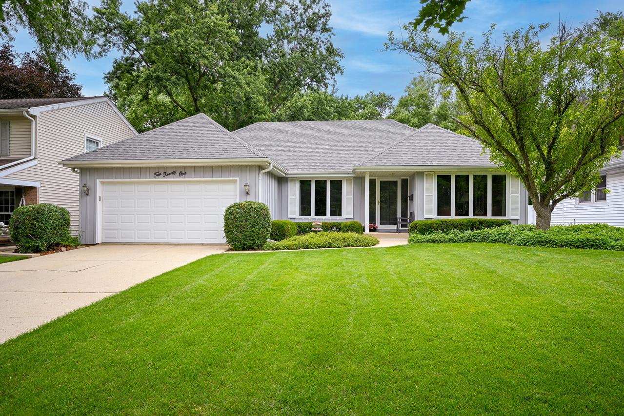 1021 E Hawthorne Blvd., Wheaton, IL 60187