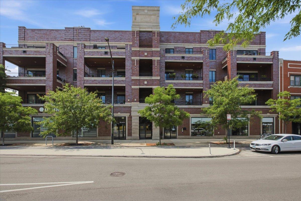 5820 N Clark St. #207, Chicago, IL 60660