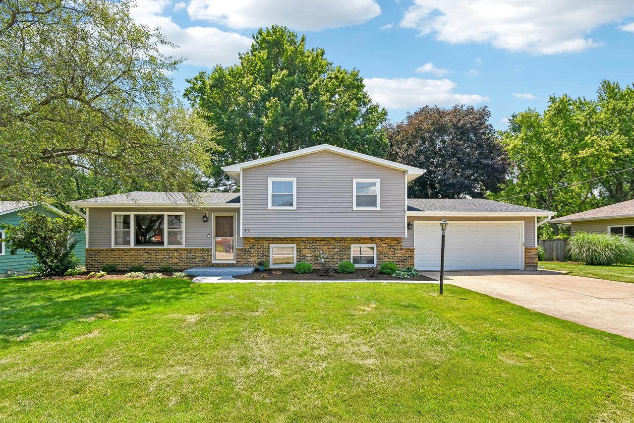 213 E Willow St., Elburn, IL 60119