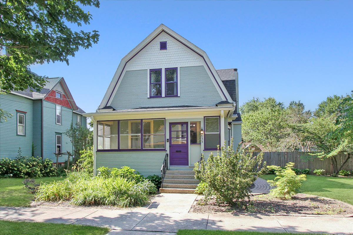 633 Lillie St., Elgin, IL 60120