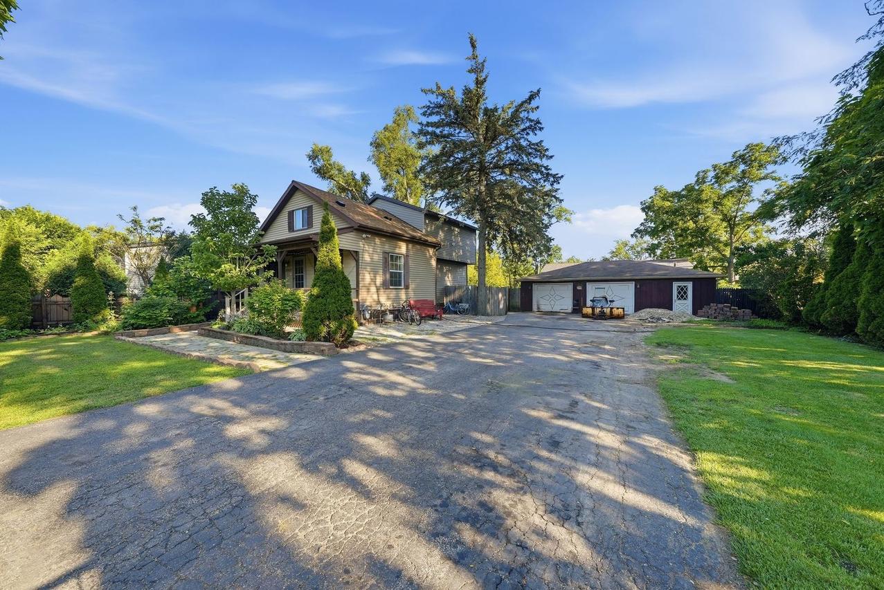 2007 34th St., Zion, IL 60099
