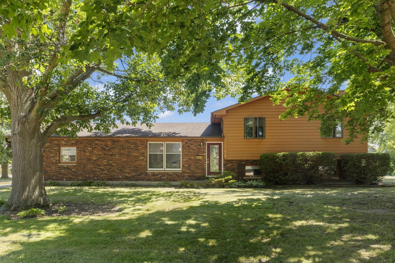 640 Fairway Ln., Sycamore, IL 60178