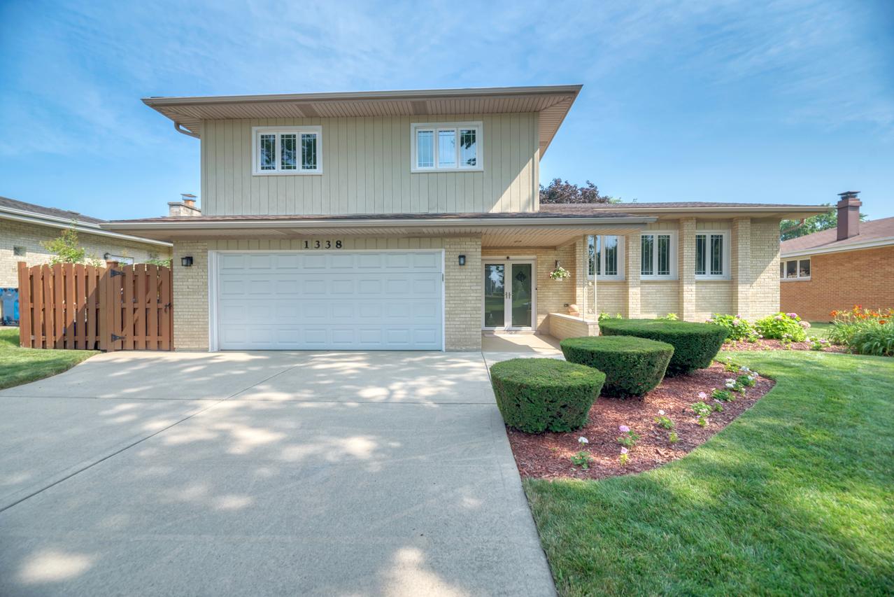 1338 W Holtz Ave., Addison, IL 60101