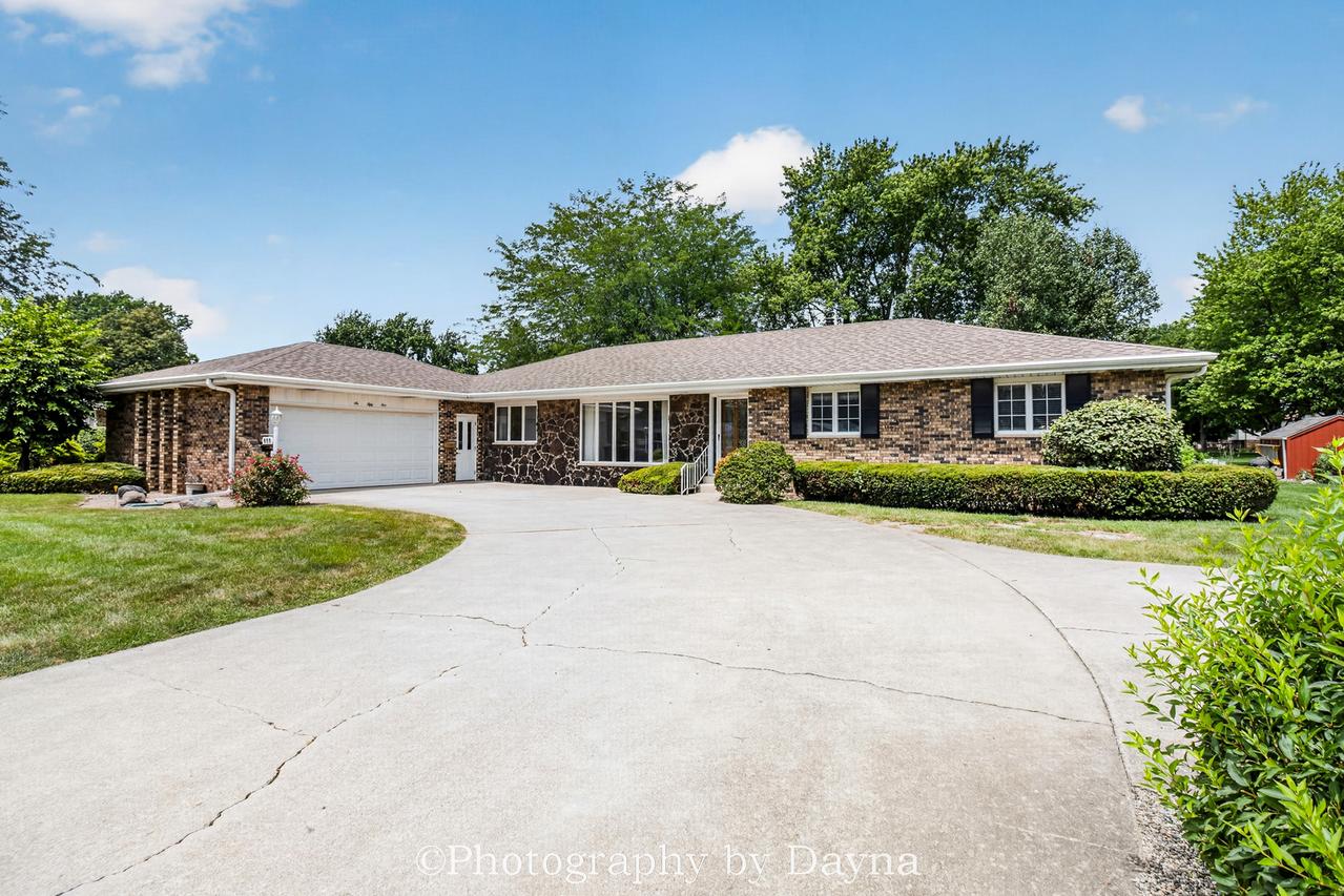 655 West End Dr., Manteno, IL 60950