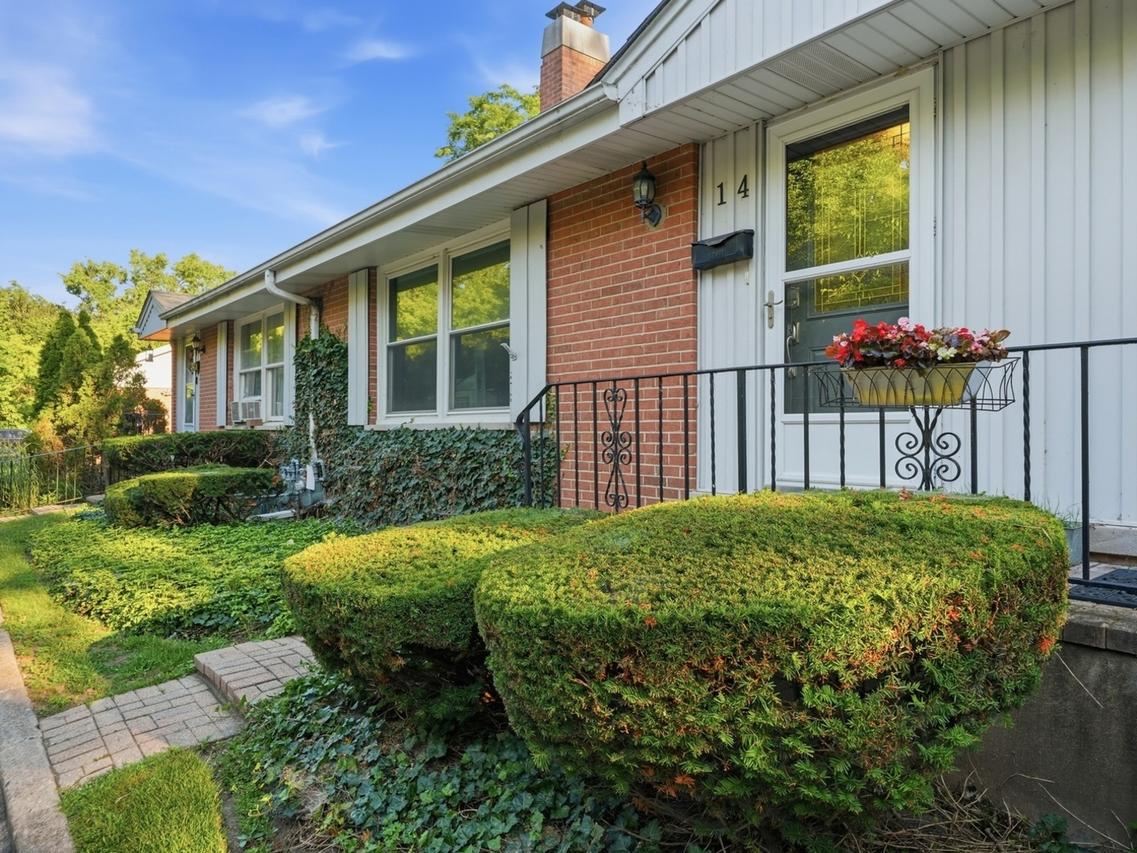 14 Robin Hood Ln., Northfield, IL 60093
