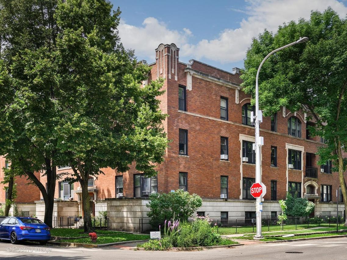 1202 W Waveland Ave. #2, Chicago, IL 60613