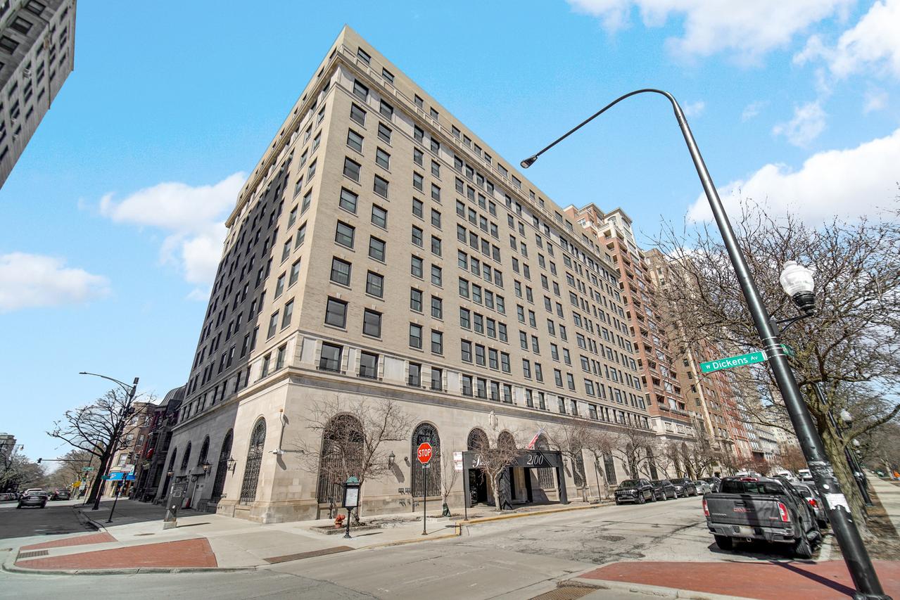 2100 N Lincoln Park West St. #6CN, Chicago, IL 60614