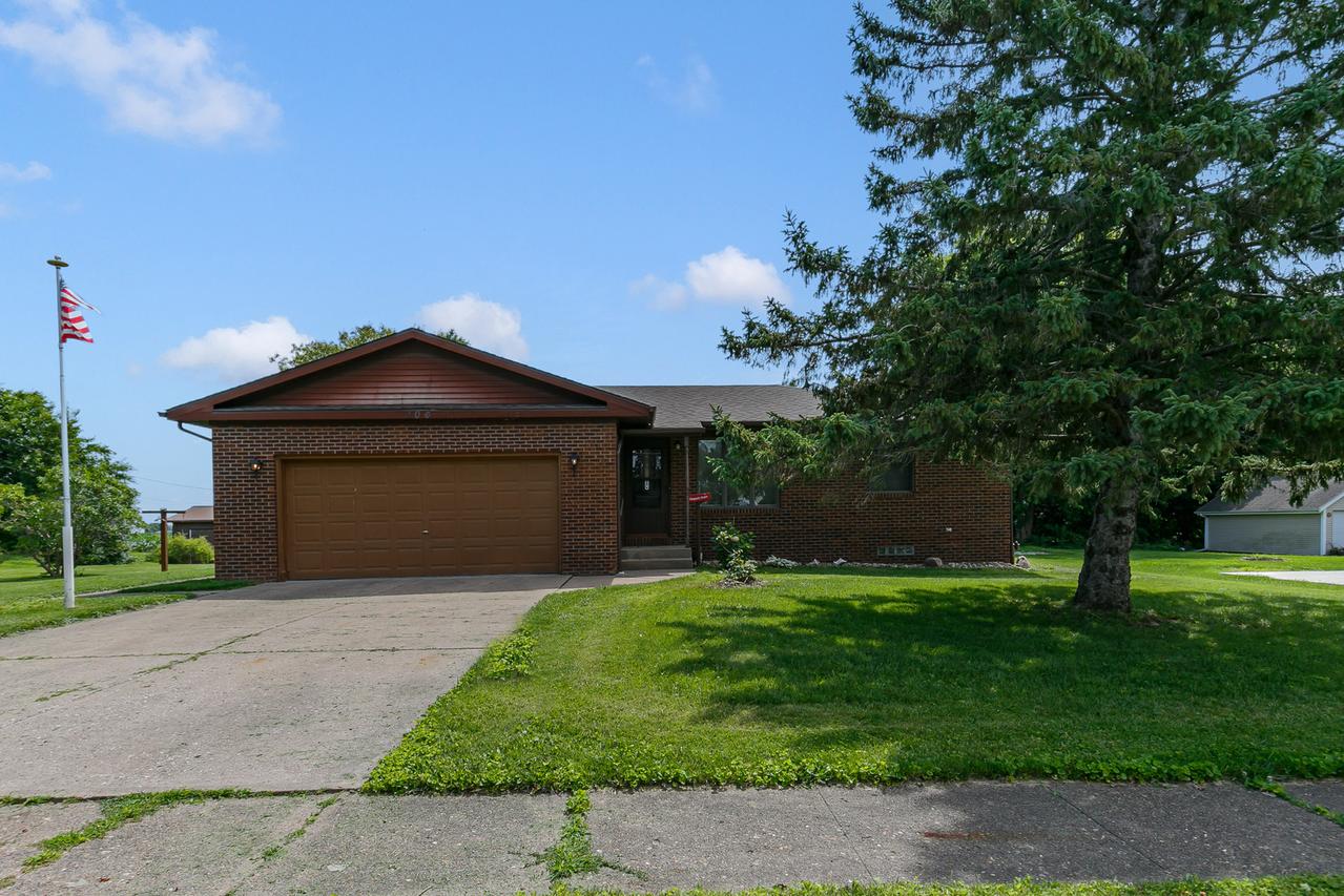 304 1st Ave., Sherrard, IL 61281