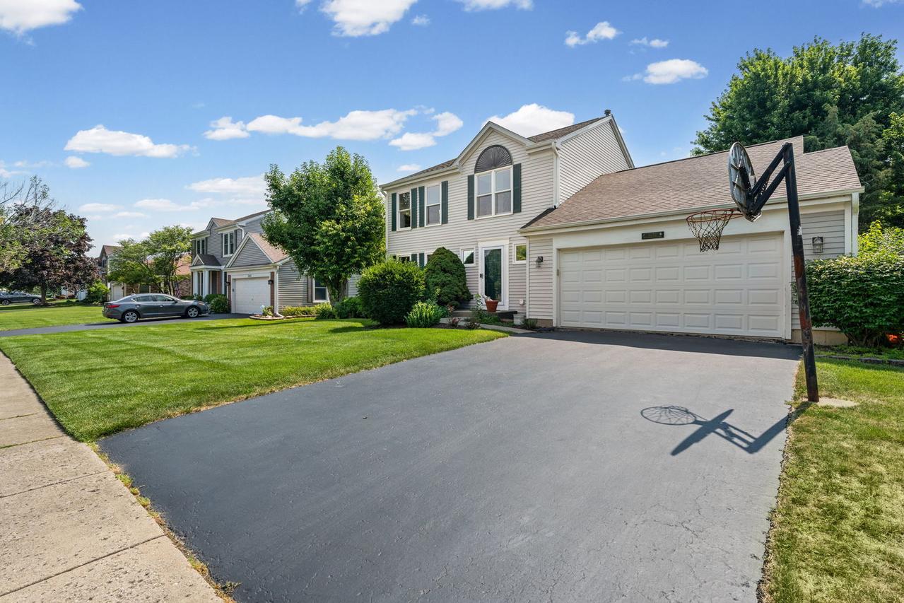 1449 Willow Tree Dr., Crystal Lake, IL 60014